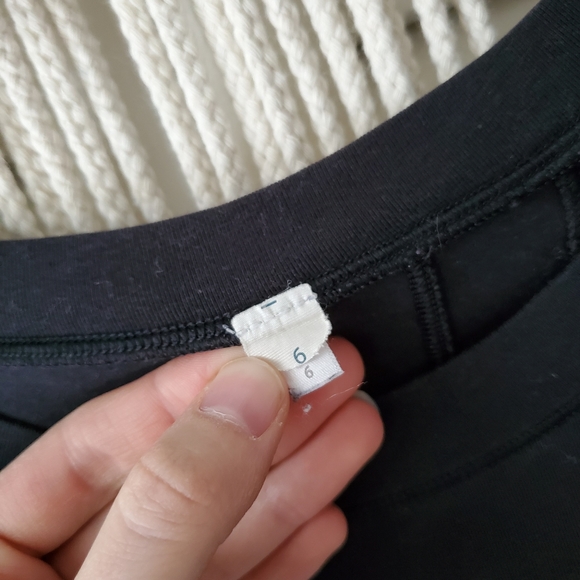 ♡LULULEMON Black Long Sleeve Workout Crewneck Top - Picture 5 of 5